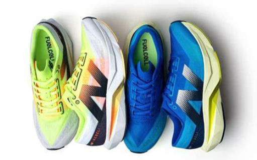 “New Balance FuelCell Rebel v4 Test: Advantages and Disadvantages of Lightweight Competition Training Shoes”